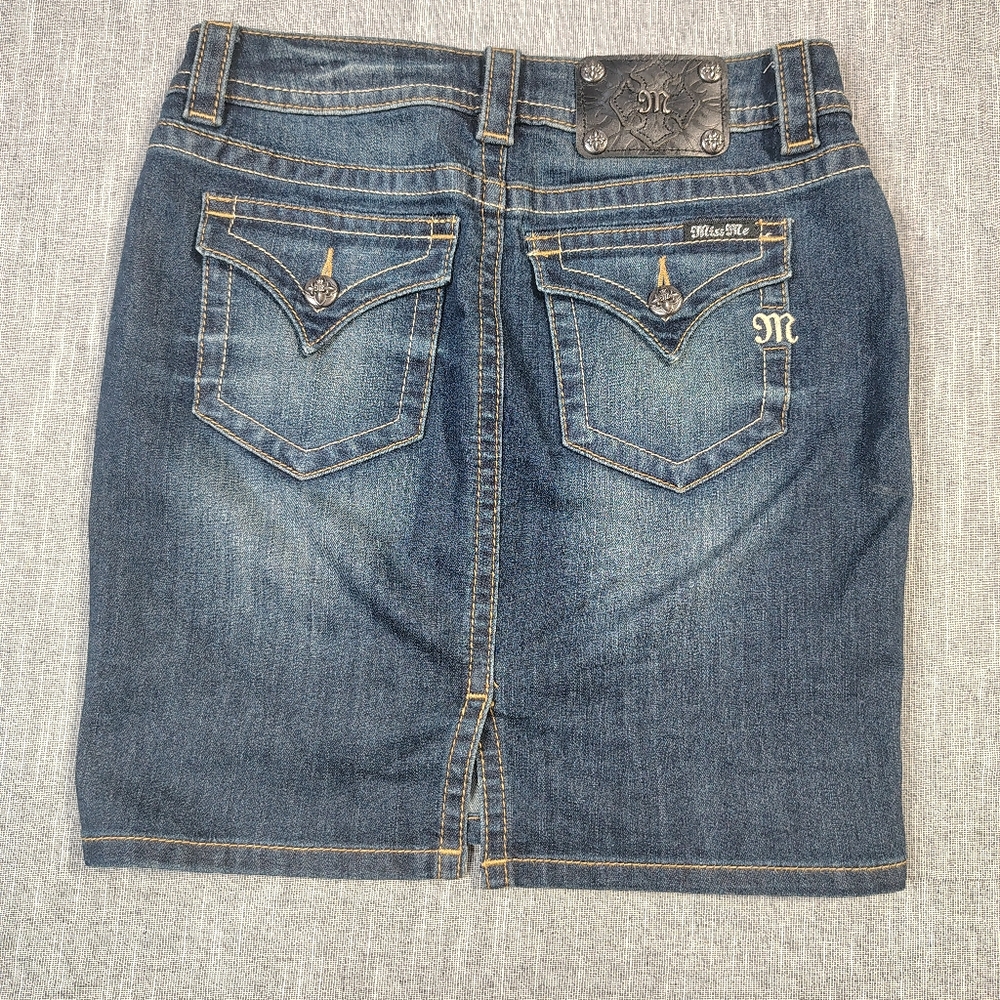 Miss Me Jeans Womens Size 26 Mid Skirt Dark Indigo Wash Flap Embellished‎ Denim